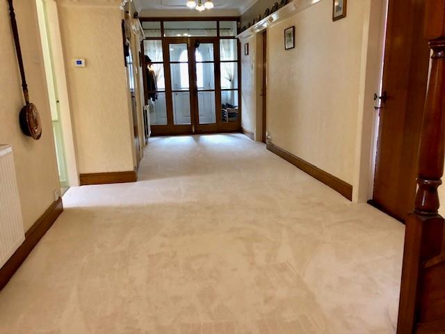 IMPRESSIVE ENTRANCE HALL